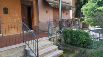 Villa Bifamiliare 11 locali di 185 m² in Acquapendente (01021)