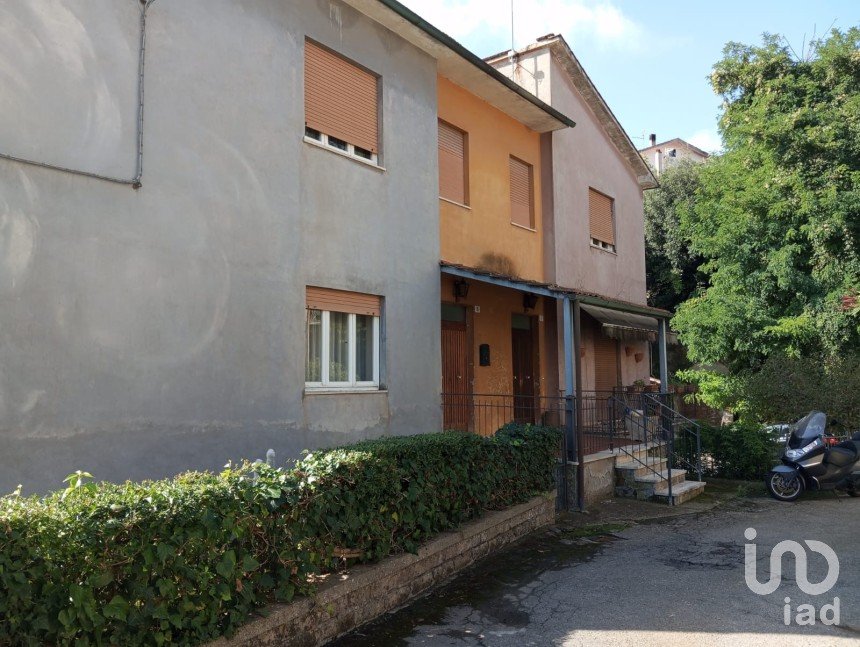 Villa Bifamiliare 11 locali di 185 m² in Acquapendente (01021)