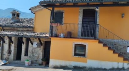 Casa di paese 14 locali di 220 m² in Colledara (64042)
