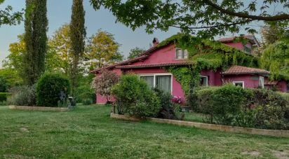 Casale 11 locali di 320 m² in Sutri (01015)