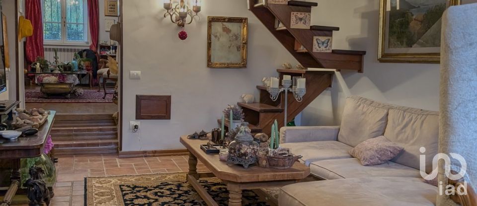 Farm 11 rooms of 320 m² in Sutri (01015)