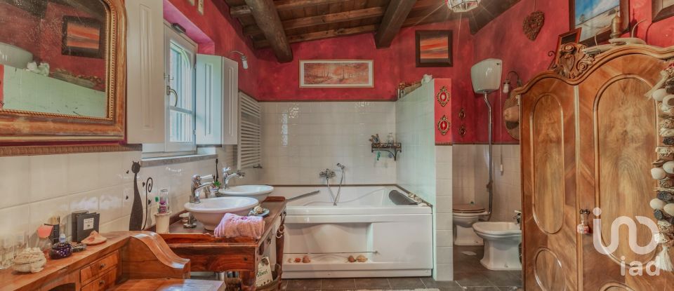 Farm 11 rooms of 320 m² in Sutri (01015)