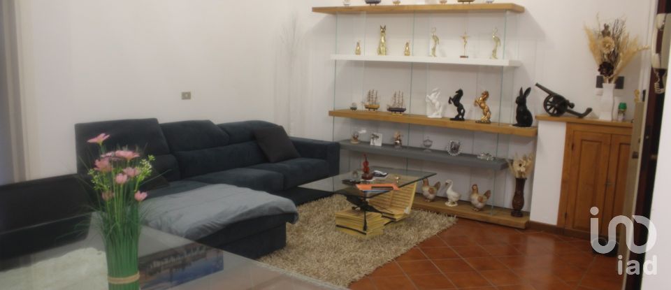 Appartamento 5 locali di 103 m² a - (61036)
