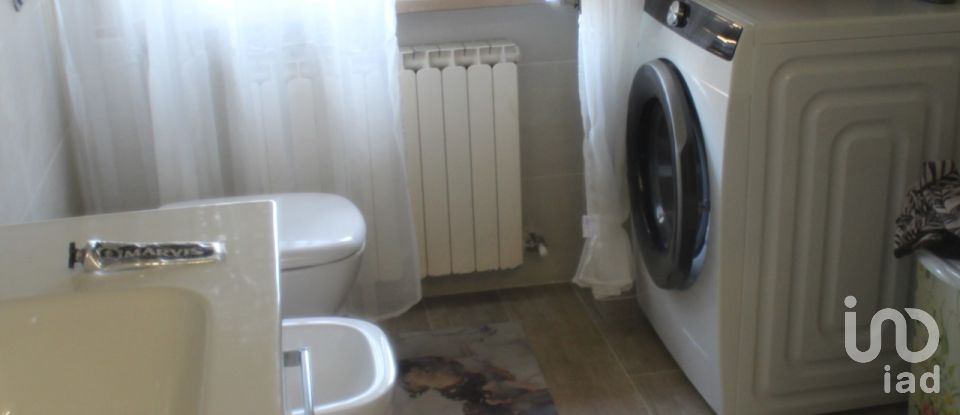 Appartamento 5 locali di 103 m² a - (61036)