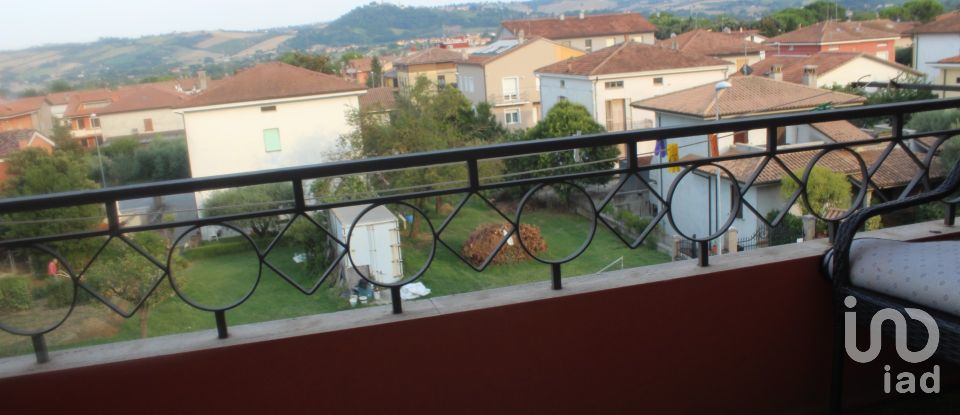 Appartamento 5 locali di 103 m² a - (61036)