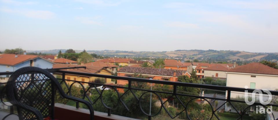 Appartamento 5 locali di 103 m² a - (61036)