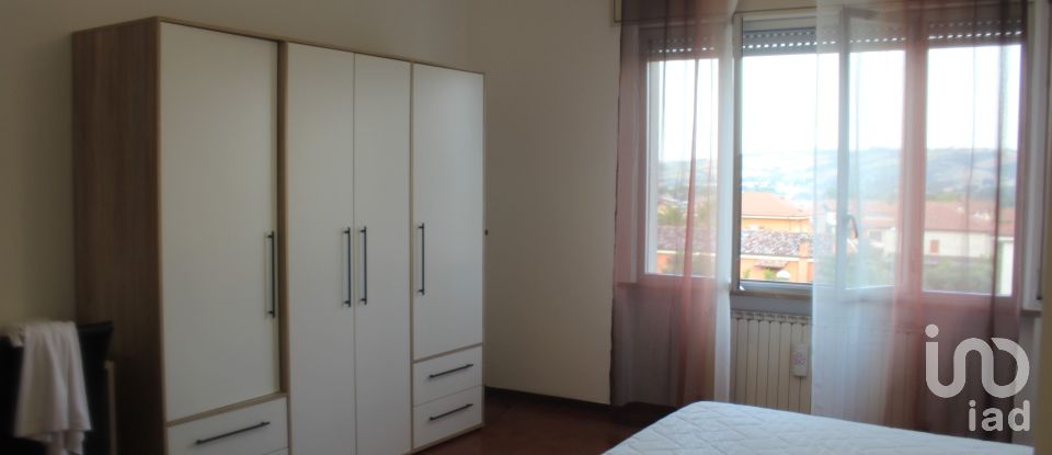 Appartamento 5 locali di 103 m² a - (61036)