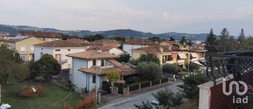 Appartamento 5 locali di 103 m² a - (61036)