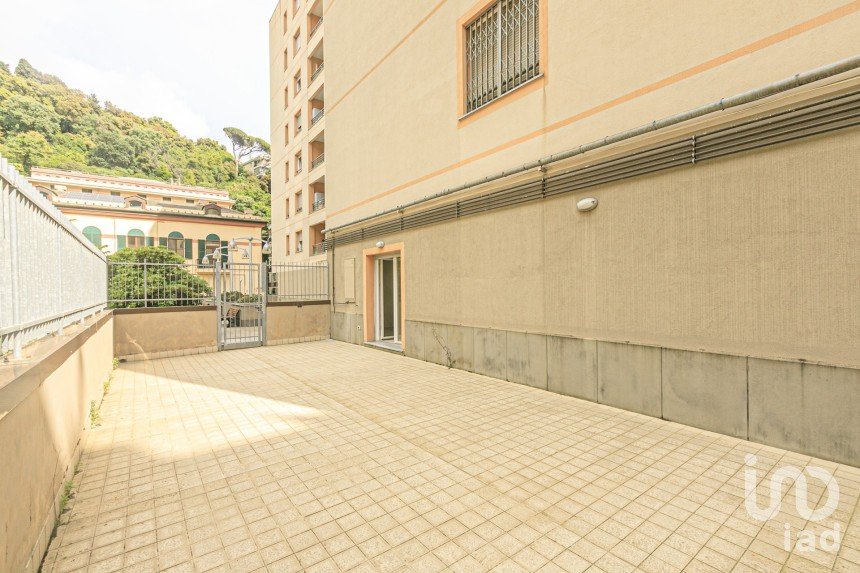 Three-room apartment of 98 m² in Genova (16127)