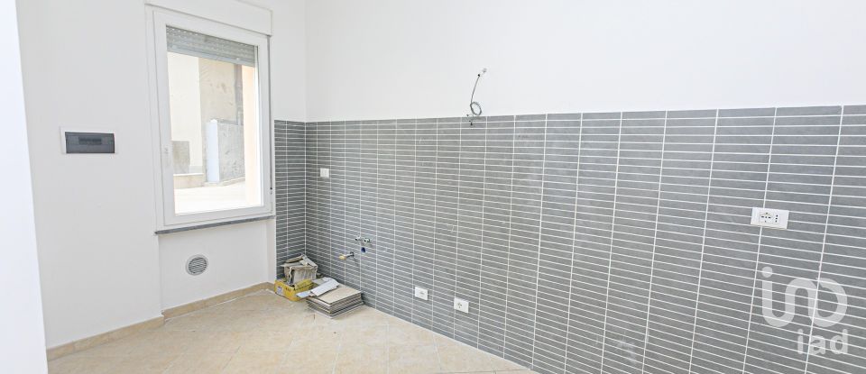 Three-room apartment of 98 m² in Genova (16127)