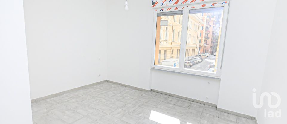 Three-room apartment of 98 m² in Genova (16127)