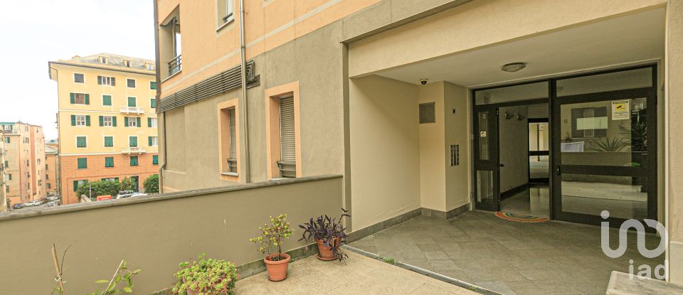 Three-room apartment of 98 m² in Genova (16127)