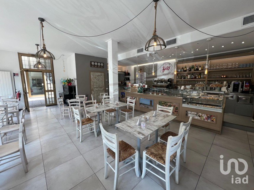 Negozio / locale commerciale di 180 m² in Arsago Seprio (21010)