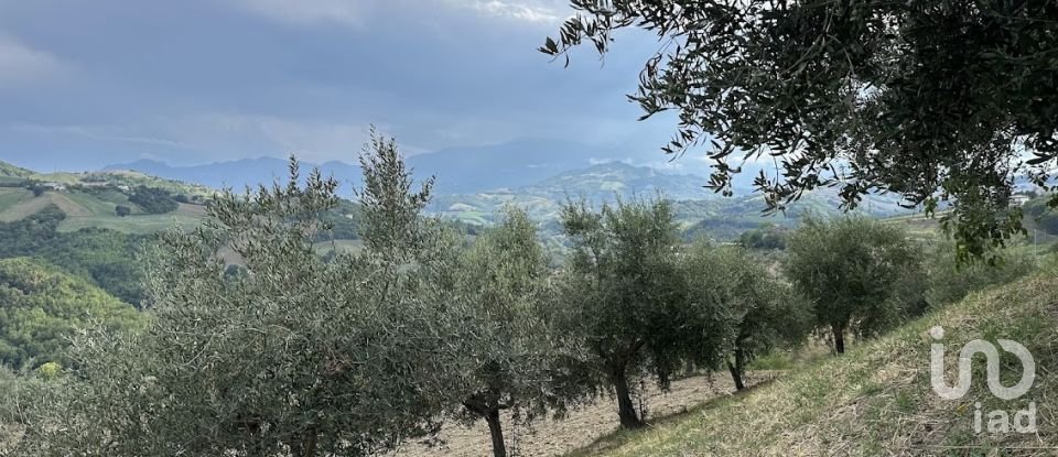 Rustico 9 locali di 280 m² in Castiglione Messer Raimondo (64034)