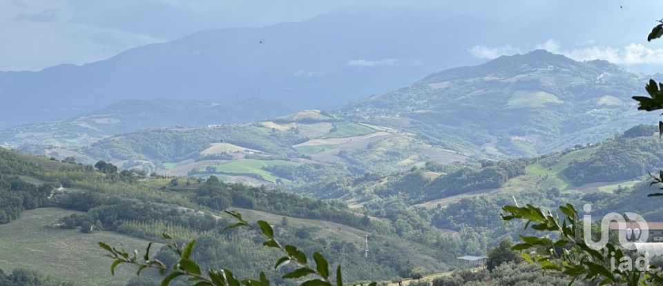 Rustico 9 locali di 280 m² in Castiglione Messer Raimondo (64034)