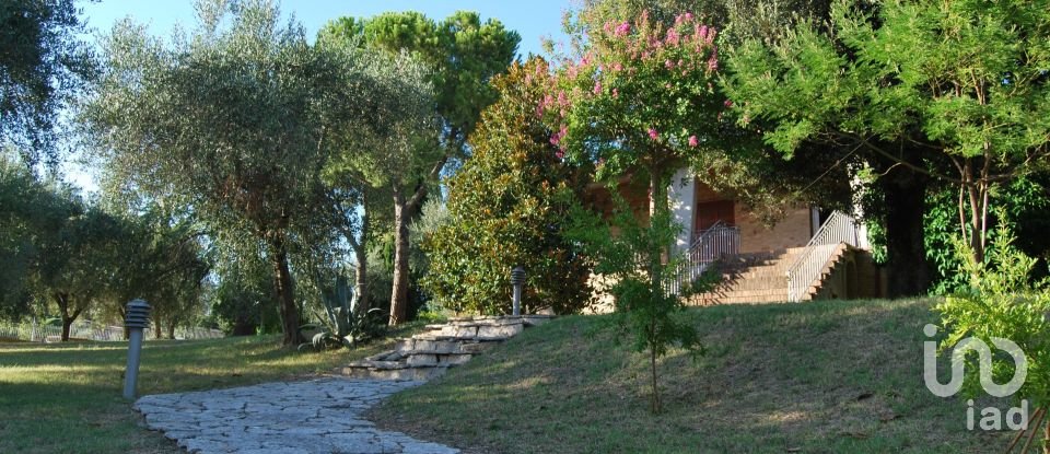 Casa indipendente 16 locali di 320 m² in Corinaldo (60013)