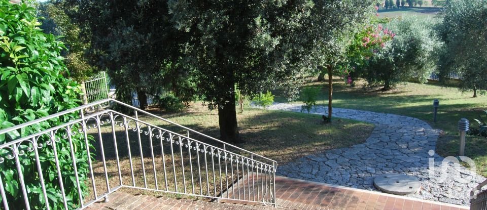 Casa indipendente 16 locali di 320 m² in Corinaldo (60013)