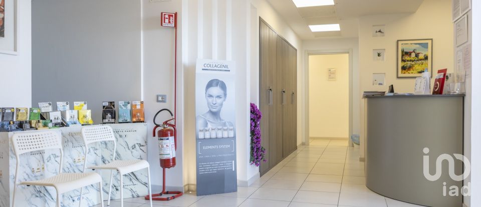 Varie superfici di 597 m² in Numana (60026)