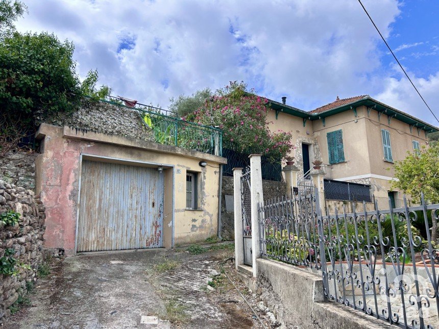 Casa indipendente / Villa 10 locali di 149 m² in Imperia (18100)
