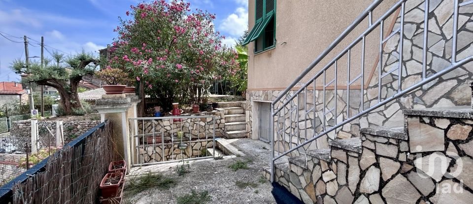 Casa indipendente / Villa 10 locali di 149 m² in Imperia (18100)