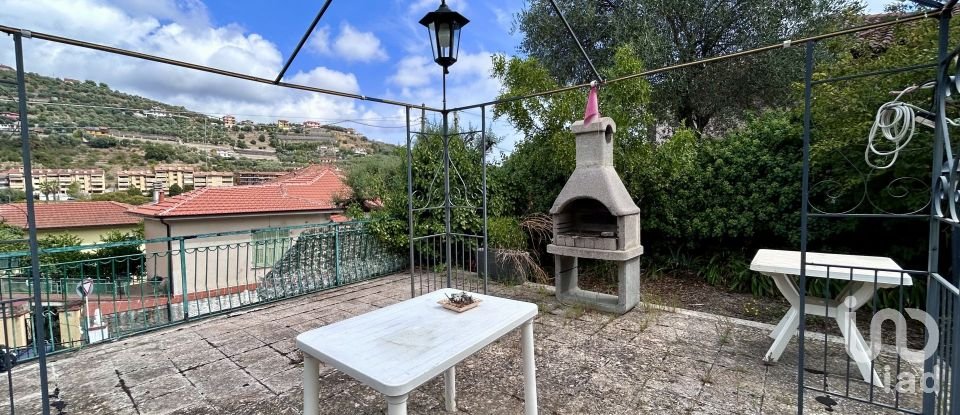 Casa indipendente / Villa 10 locali di 149 m² in Imperia (18100)