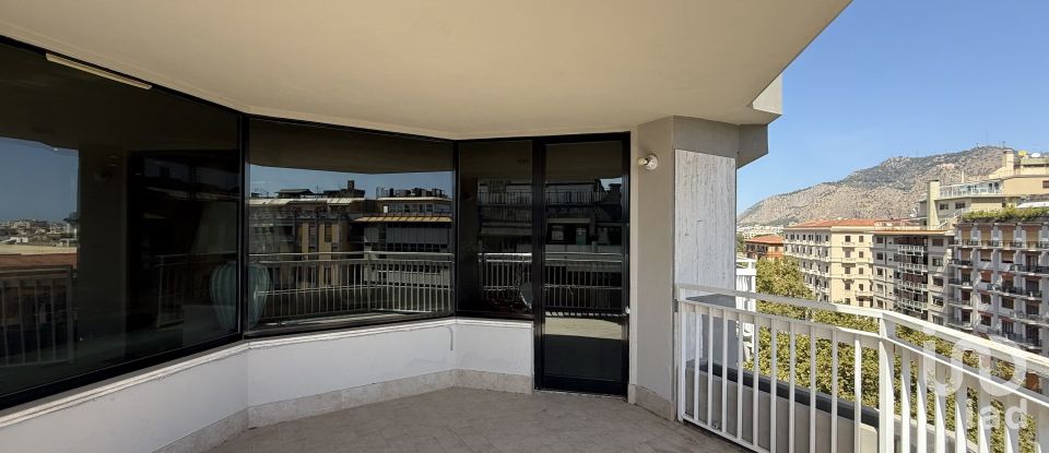 Appartamento 5 locali di 298 m² a Palermo (90141)