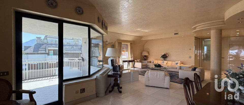 Appartamento 5 locali di 298 m² a Palermo (90141)