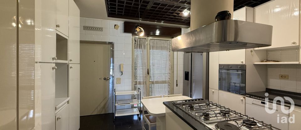 Appartamento 5 locali di 298 m² a Palermo (90141)