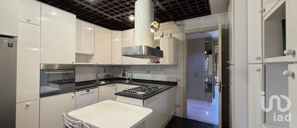 Appartamento 5 locali di 298 m² a Palermo (90141)