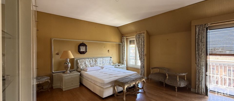 Appartamento 5 locali di 298 m² a Palermo (90141)