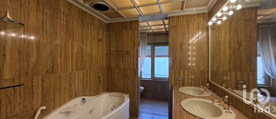 Appartamento 5 locali di 298 m² a Palermo (90141)