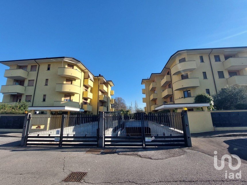 Trilocale di 82 m² a Limbiate (20812)