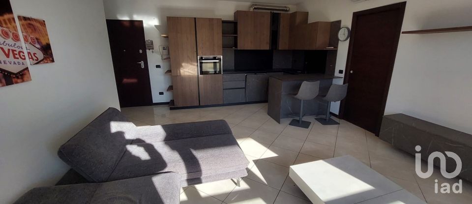 Trilocale di 82 m² a Limbiate (20812)