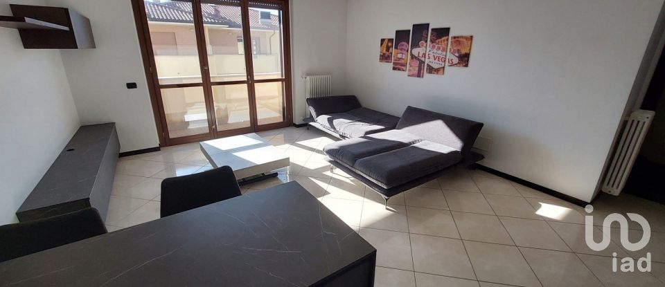 Trilocale di 82 m² a Limbiate (20812)