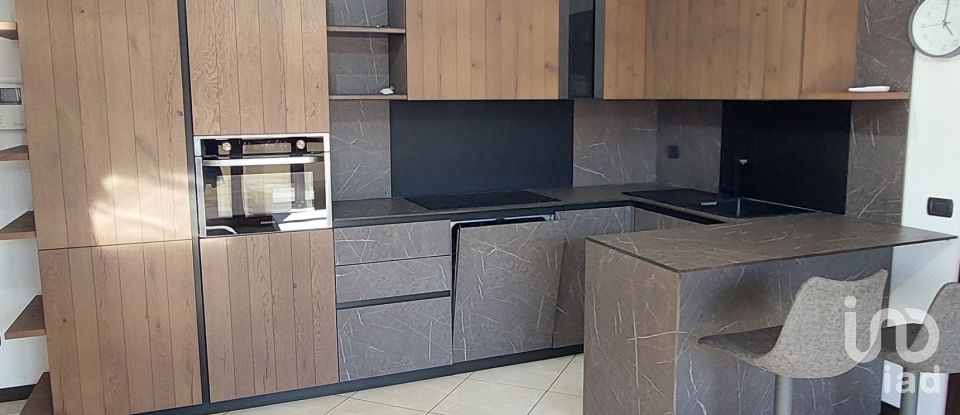 Trilocale di 82 m² a Limbiate (20812)