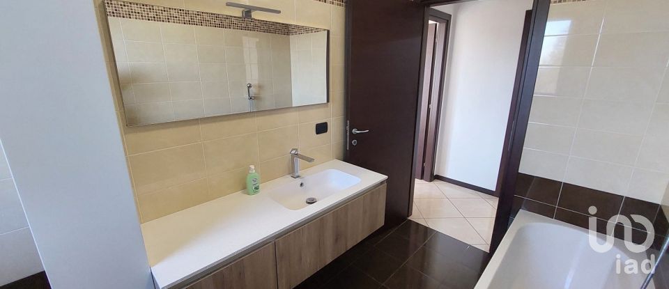 Trilocale di 82 m² a Limbiate (20812)