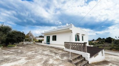 Casale 8 locali di 200 m² in Cisternino (72014)