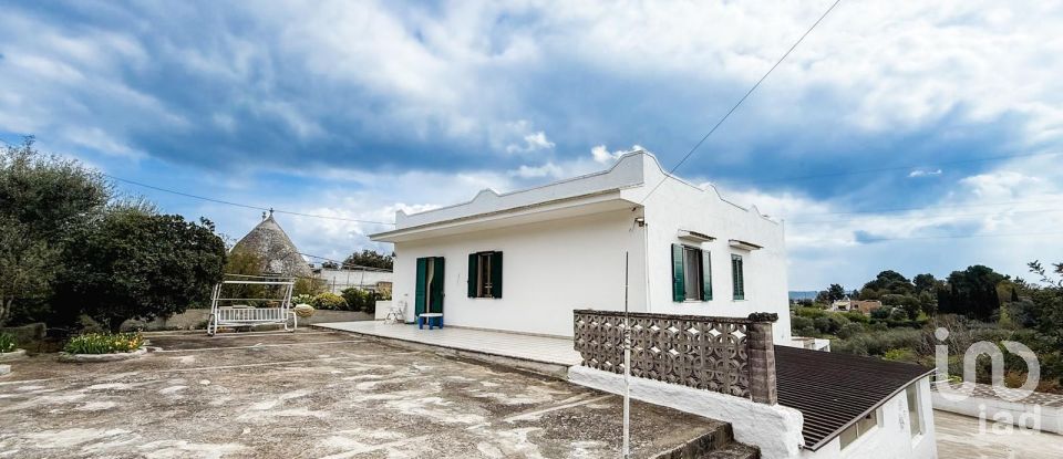 Casale 8 locali di 200 m² in Cisternino (72014)