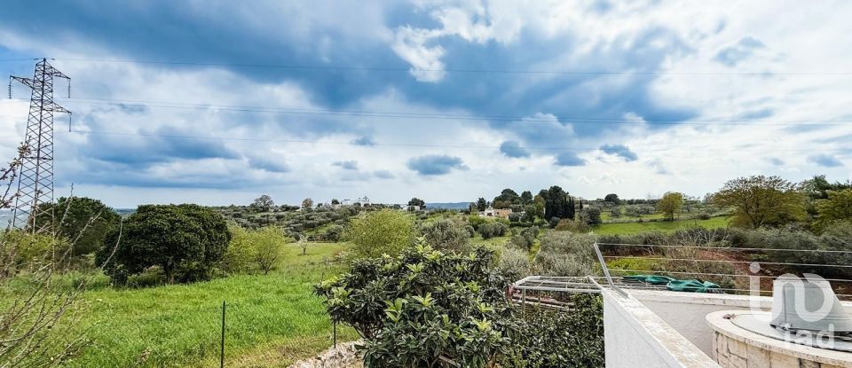 Casale 8 locali di 200 m² in Cisternino (72014)