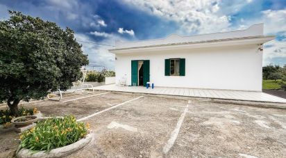 Casale 8 locali di 200 m² in Cisternino (72014)