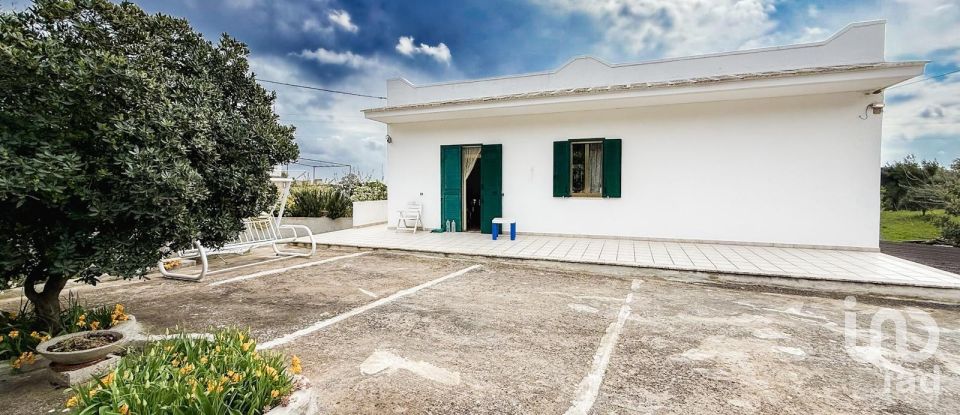 Casale 8 locali di 200 m² in Cisternino (72014)