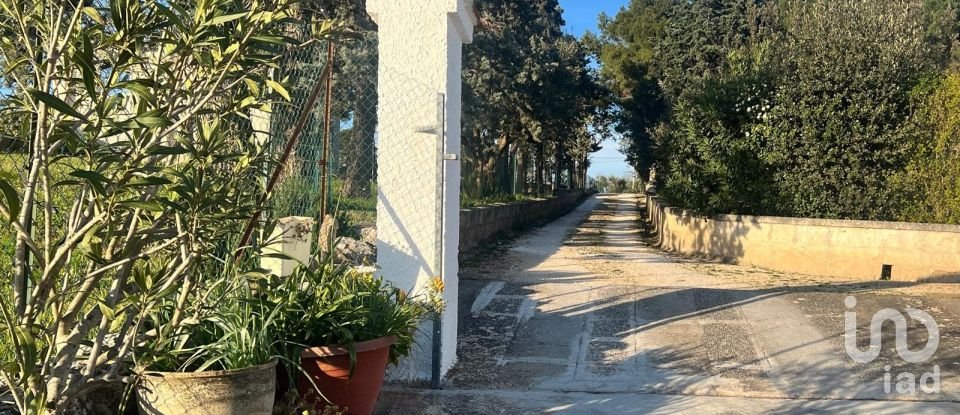 Casale 8 locali di 200 m² in Cisternino (72014)