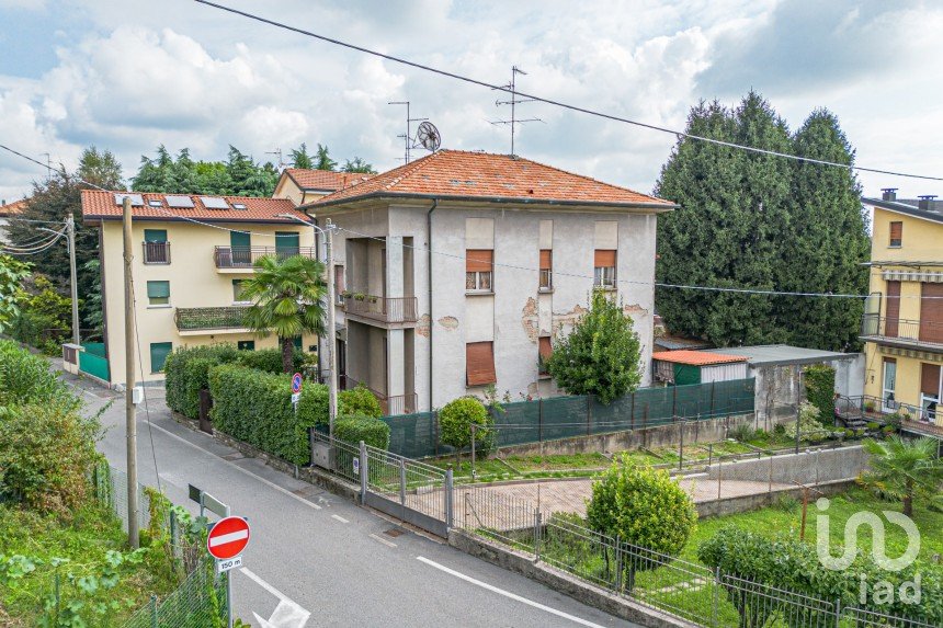Villa Bifamiliare 6 locali di 200 m² in Cantù (22063)