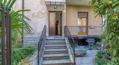 Villa Bifamiliare 6 locali di 200 m² in Cantù (22063)