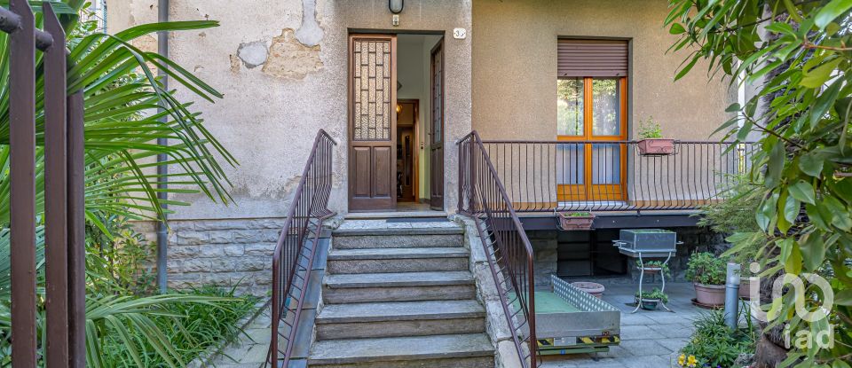 Villa Bifamiliare 6 locali di 200 m² in Cantù (22063)