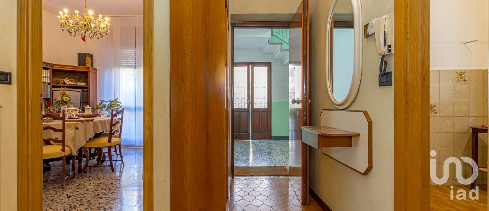 Villa Bifamiliare 6 locali di 200 m² in Cantù (22063)