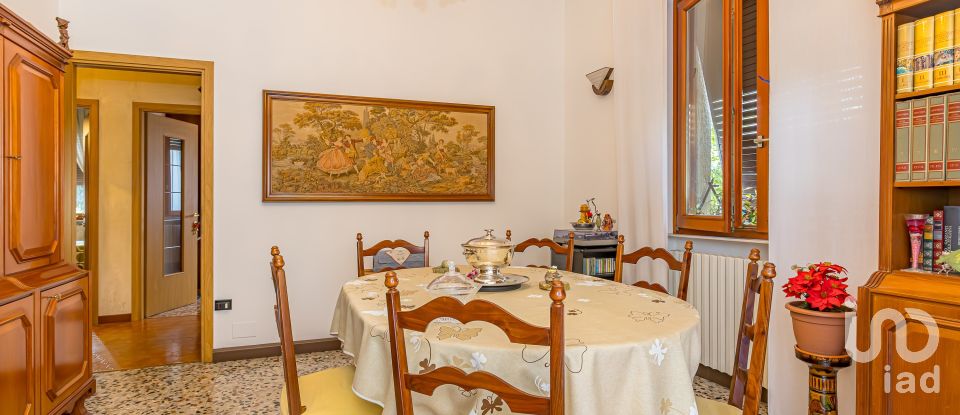 Villa Bifamiliare 6 locali di 200 m² in Cantù (22063)
