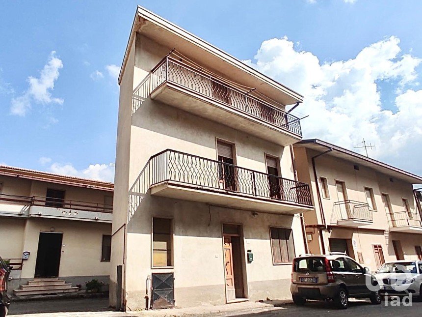 Casa indipendente / Villa 5 locali di 113 m² in Isola del Gran Sasso d'Italia (64045)