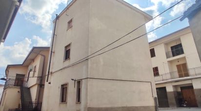 Casa indipendente / Villa 5 locali di 113 m² in Isola del Gran Sasso d'Italia (64045)