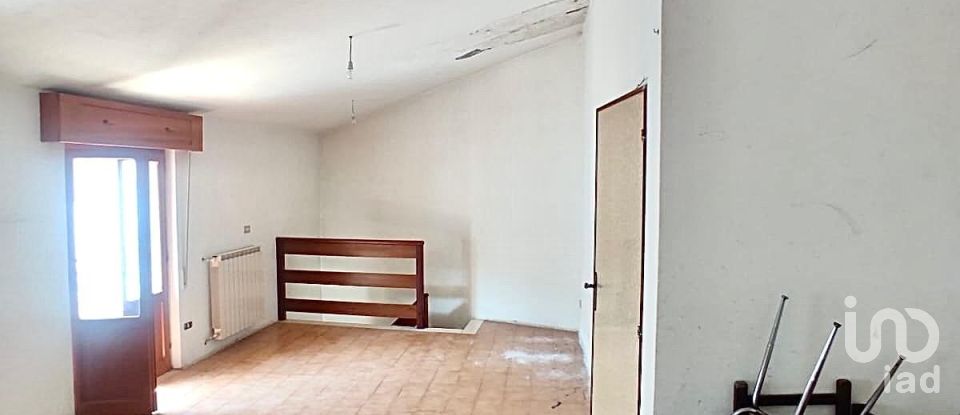 Casa indipendente / Villa 5 locali di 113 m² in Isola del Gran Sasso d'Italia (64045)